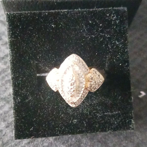 Diamond ring - Picture 2 of 3